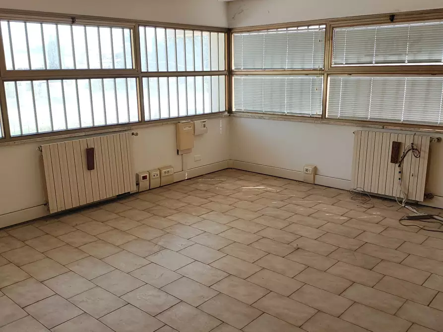 Immagine 9 di Laboratorio in vendita  in Via Ausa 179 a Coriano