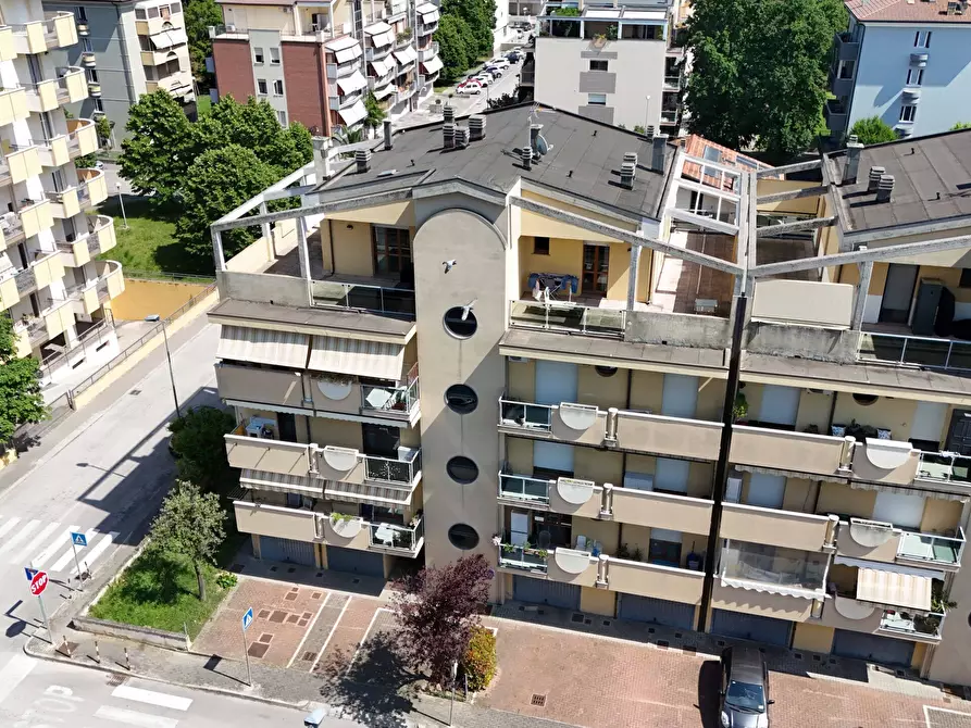 Immagine 29 di Quadrilocale in vendita  in Via Salvatore Barzilai 26 a Rimini