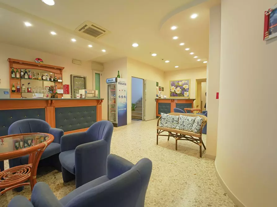 Immagine 2 di Palazzo in vendita  in Via Publio Virgilio Marone a Bellaria-Igea Marina