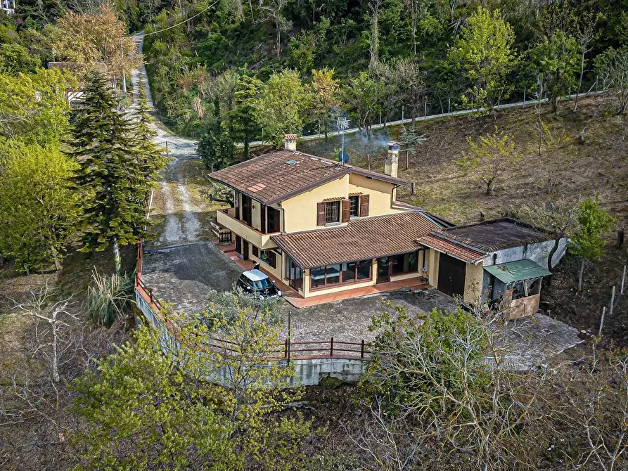 Immagine 3 di Villa in vendita  in Via Tomassini 18 a Borghi