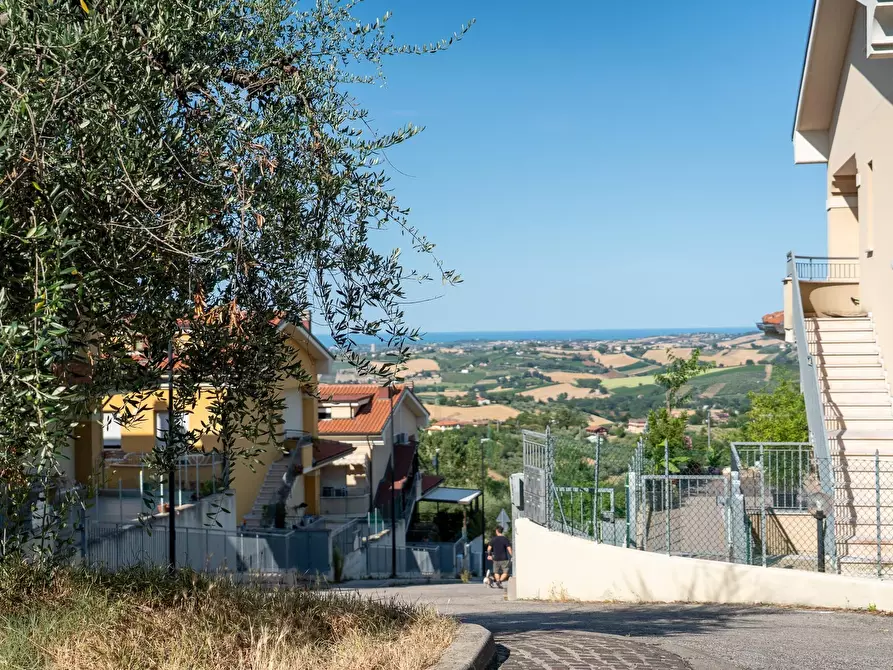 Immagine 43 di Trilocale in vendita  in Via Ugo Foscolo 87 a Montescudo-Monte Colombo