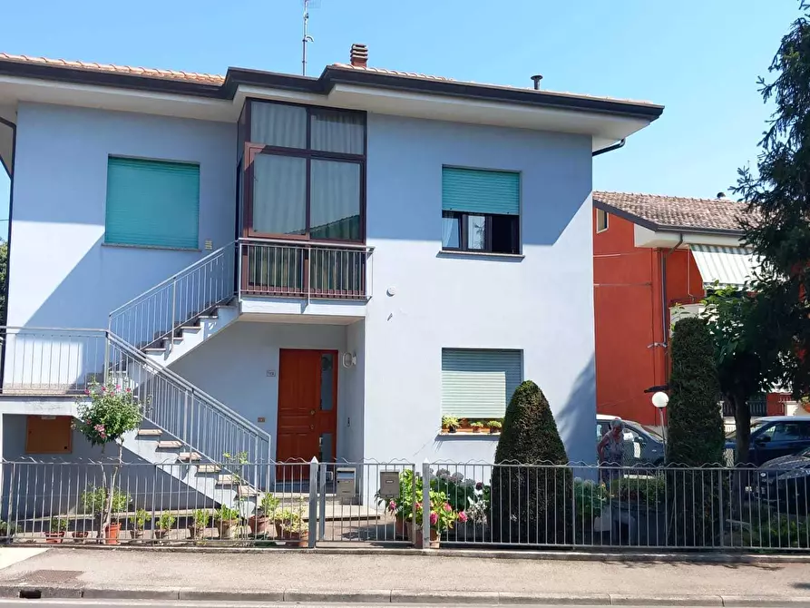 Immagine 1 di Porzione di casa in vendita  in Viale Veneto 113 a Riccione