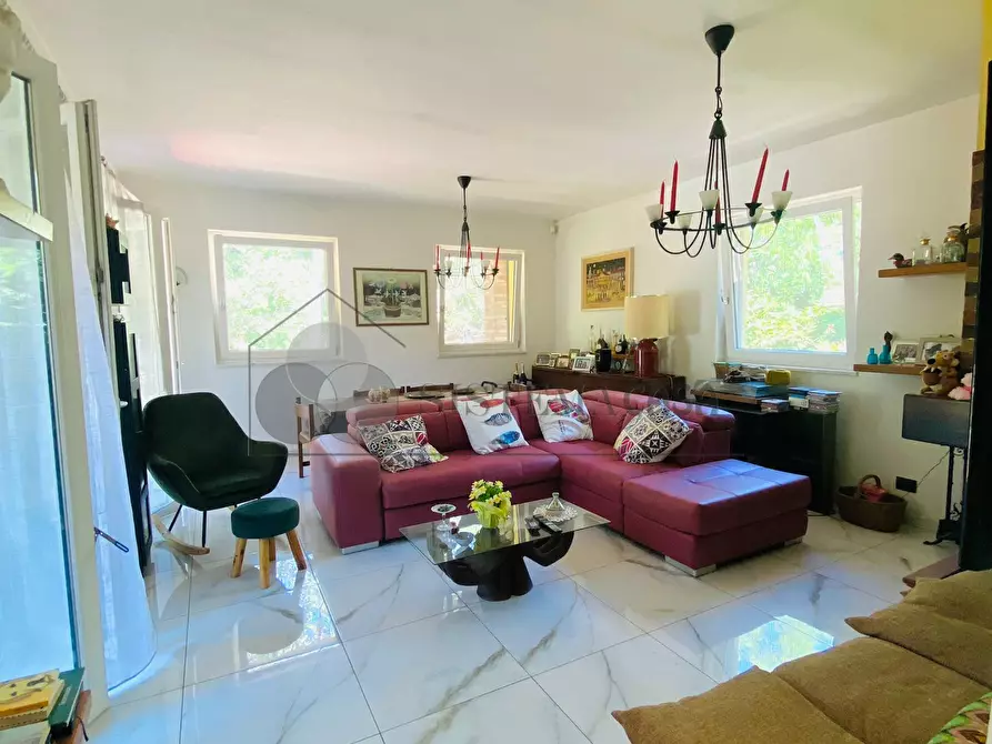 Immagine 8 di Villa in vendita  a Castelnuovo Magra