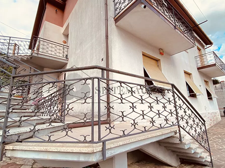 Immagine 31 di Villa in vendita  in Via 1º Maggio 12 a Follo