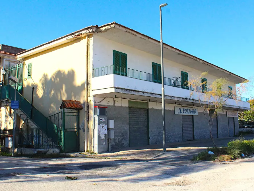 Immagine 1 di Trilocale in vendita  in Viale Michelangelo Buonarroti 42 a Castel Volturno