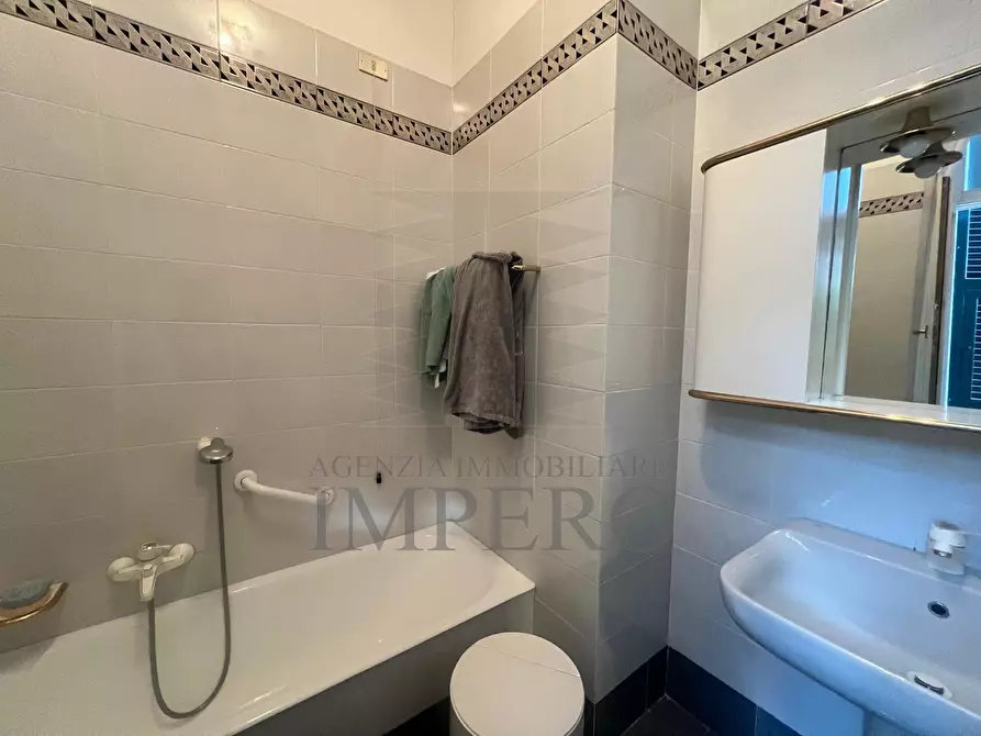 Immagine 19 di Bilocale in vendita  in Corso Italia 100 a Bordighera