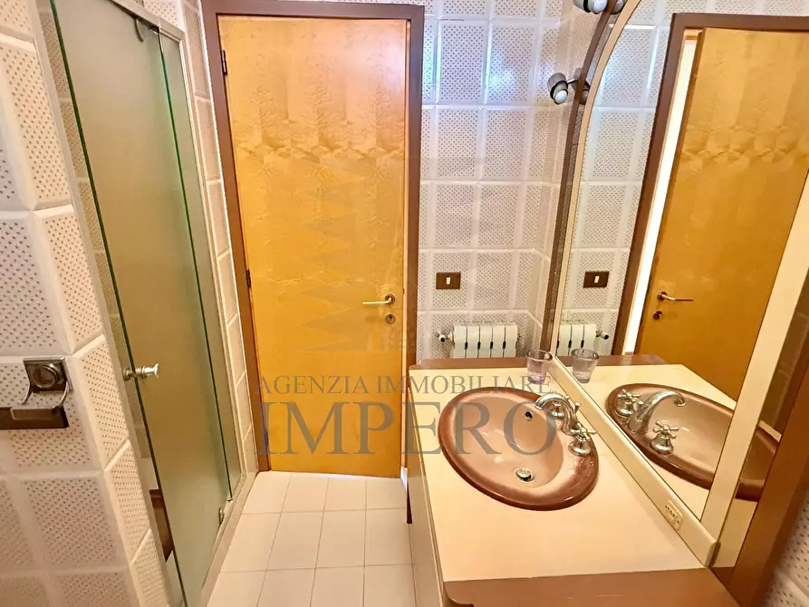 Immagine 44 di Pentalocale in vendita  in Lungomare Varaldo 67 a Ventimiglia