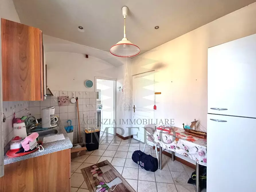 Immagine 6 di Bilocale in vendita  in Piazza Madonna 1 a Camporosso