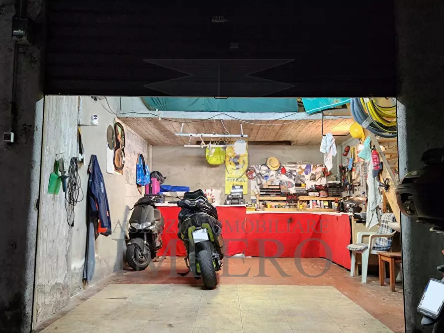 Immagine 1 di Garage in vendita  in Piazzale Sansecondo 1 a Ventimiglia