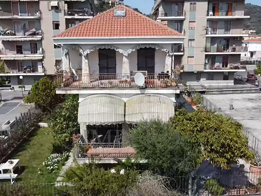 Immagine 1 di Villa in vendita  in Via Nervia 46 a Ventimiglia
