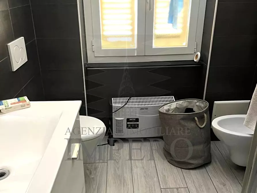 Immagine 10 di Quadrilocale in vendita  in Via Sir Thomas Hanbury 39 a Ventimiglia