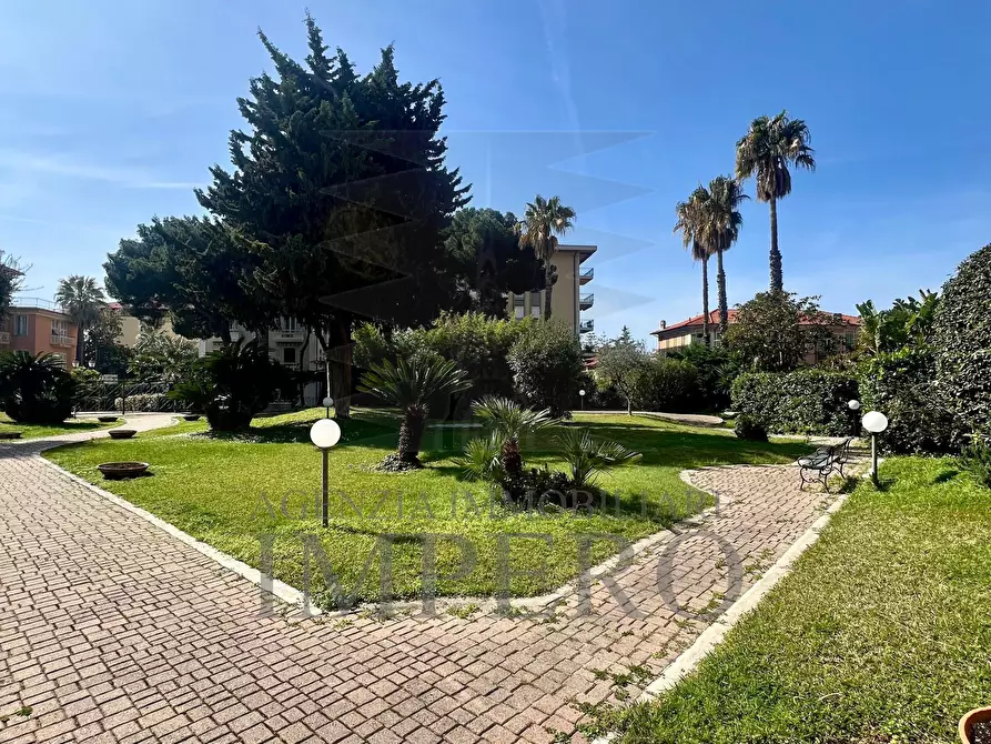 Immagine 29 di Quadrilocale in vendita  in Corso Italia 100 a Bordighera