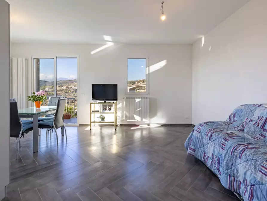 Immagine 2 di Casa bifamiliare in vendita  in Via Sapergo 2 a Bordighera