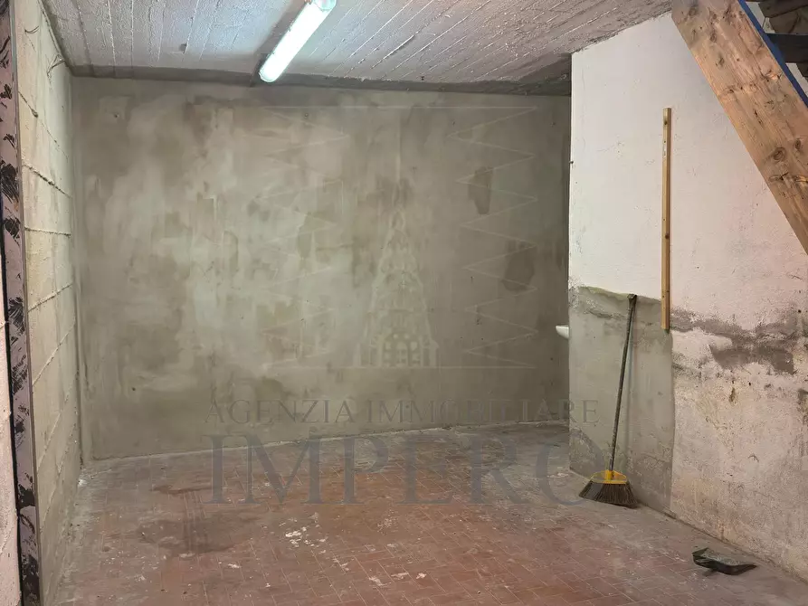 Immagine 1 di Garage in vendita  in Piazzale Sansecondo 1 a Ventimiglia