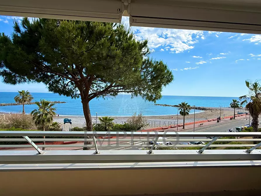 Immagine 36 di Pentalocale in vendita  in Lungomare Varaldo 67 a Ventimiglia