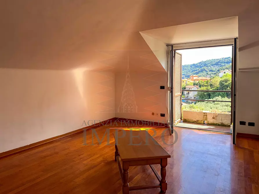 Immagine 13 di Pentalocale in vendita  in Località Gray 14 a Camporosso