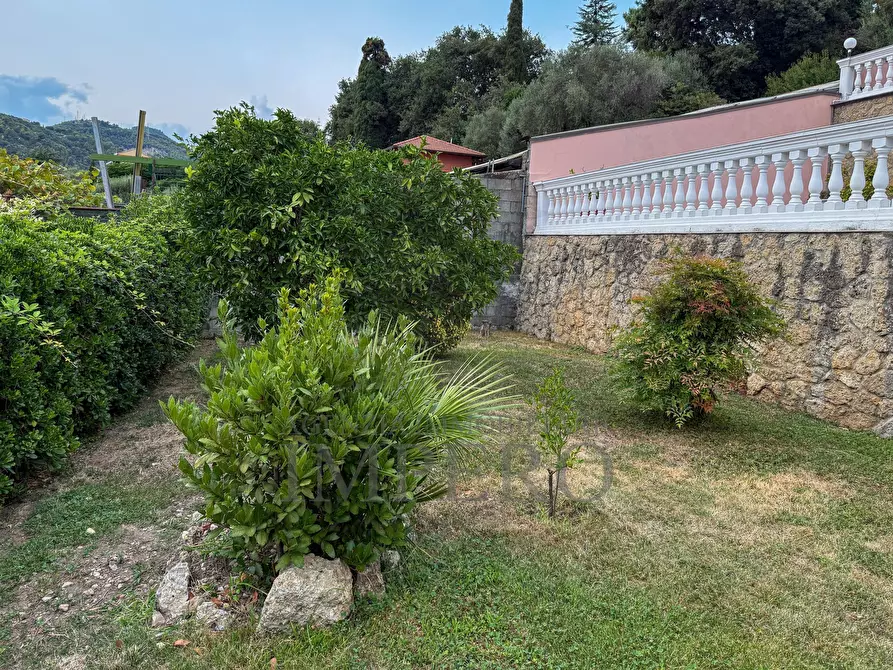 Immagine 38 di Villa in vendita  in Via del Commercio 1 a Camporosso