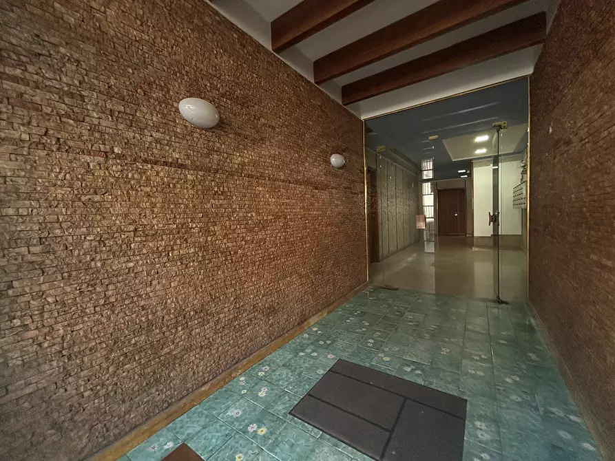 Immagine 29 di Pentalocale in vendita  in Viale Maiella 23/A a Chieti