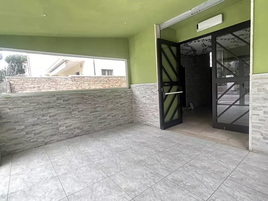 Immagine 4 di Locale commerciale in affitto  in Viale Nettuno a Francavilla Al Mare