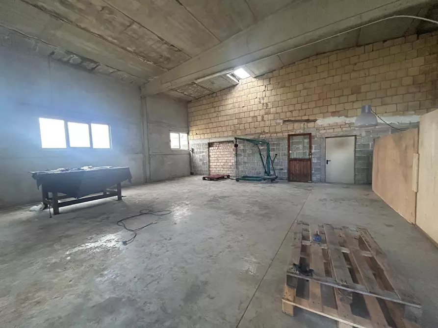 Immagine 1 di Magazzino in affitto  in Viale Maiella 23/A a Francavilla Al Mare