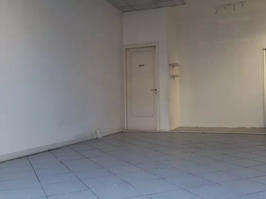 Immagine 4 di Locale commerciale in affitto  a Francavilla Al Mare