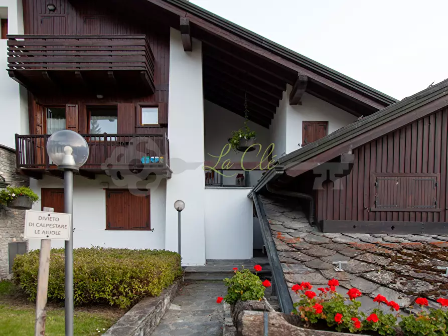 Immagine 16 di Quadrilocale in affitto  a Pre'-Saint-Didier