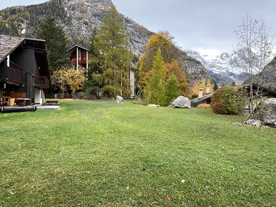 Immagine 24 di Quadrilocale in vendita  a Courmayeur