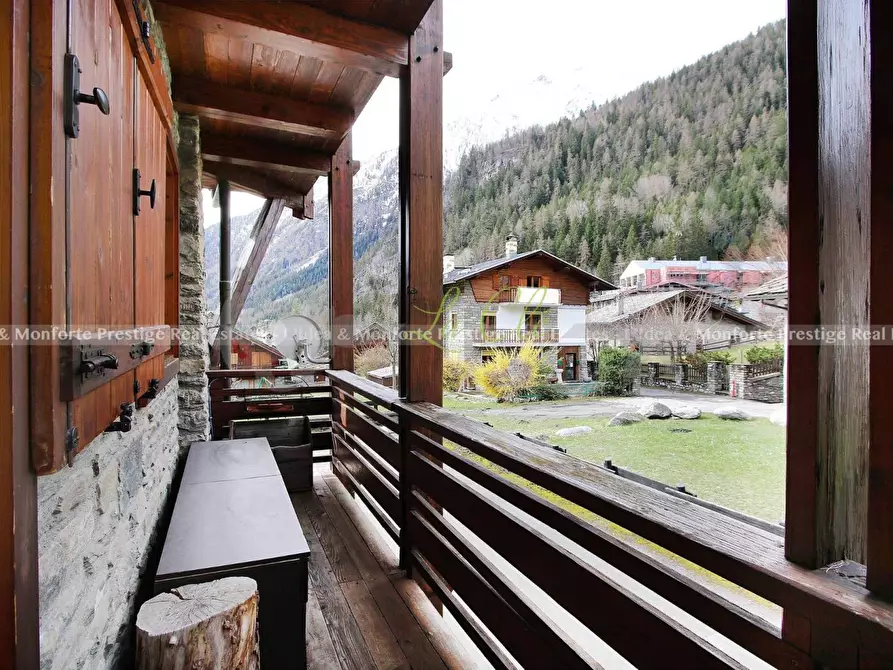 Immagine 30 di Trilocale in vendita  a Courmayeur