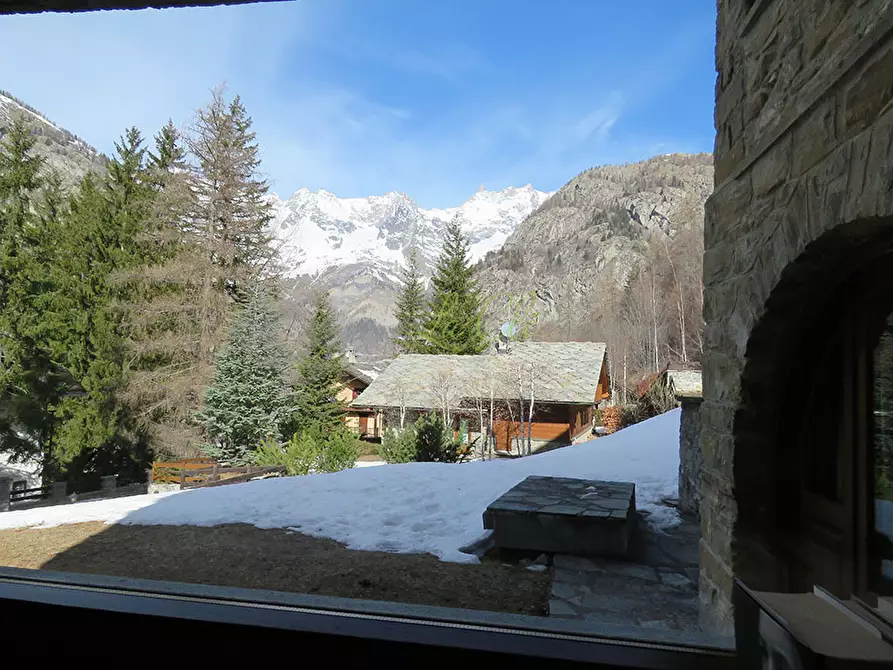 Immagine 21 di Trilocale in affitto  in Regione Belvedere 4 a Courmayeur