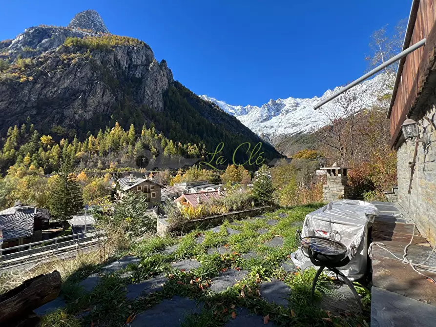 Immagine 22 di Quadrilocale in vendita  a Courmayeur