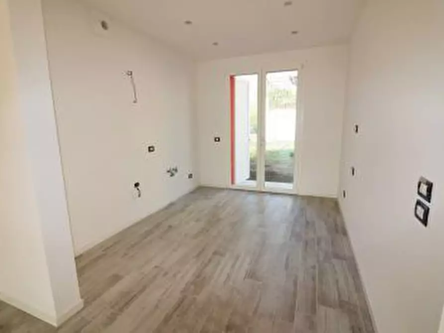 Immagine 3 di Casa bifamiliare in vendita  in Via Gina Romani 15 a Parma