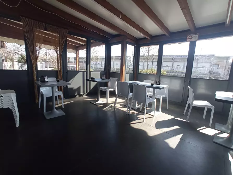 Immagine 2 di Locale commerciale in vendita  in strada Barchetta 258 a Modena