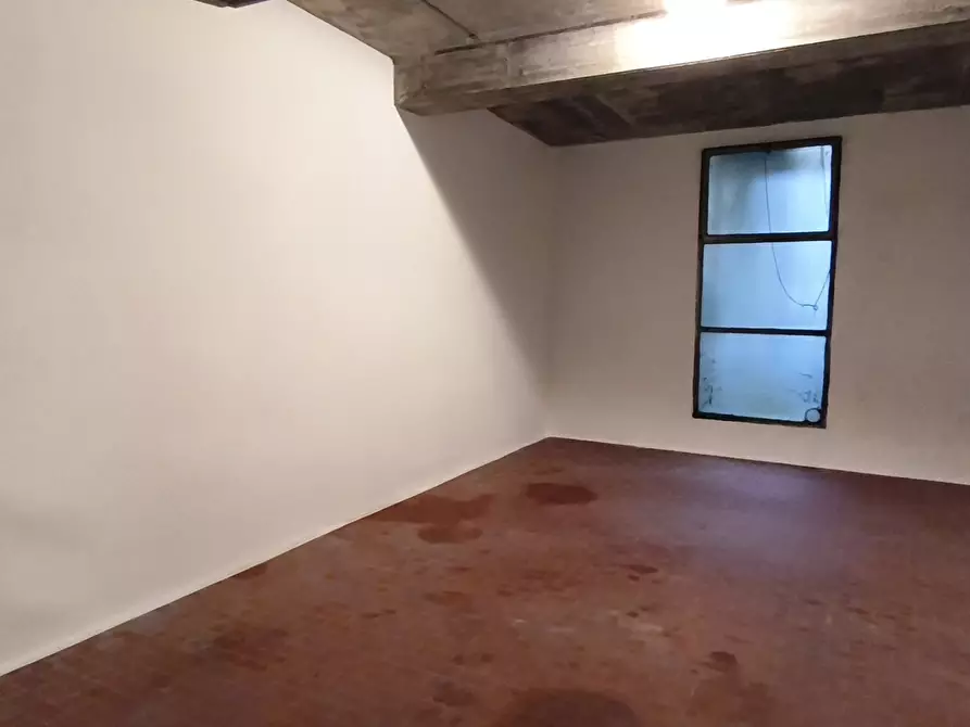 Immagine 1 di Garage in vendita  in Via Santi Venceslao 26 a Modena