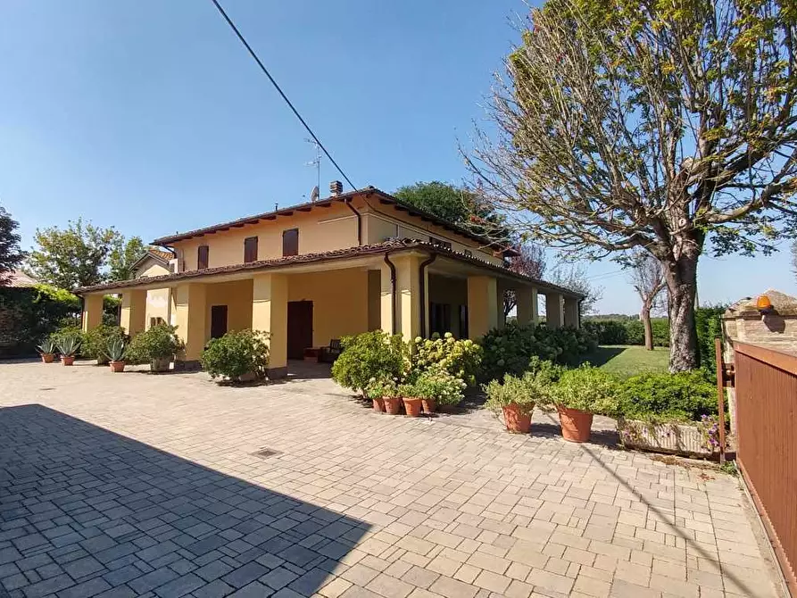 Immagine 1 di Villa in vendita  in Stradello Giovanardi 95 a Modena