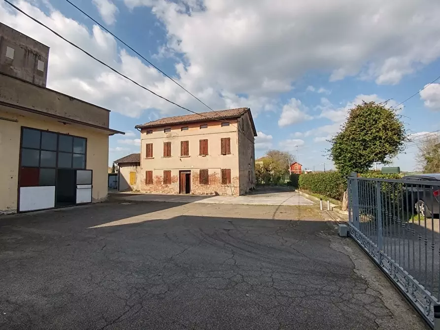 Immagine 18 di Attività artigianale in vendita  a Novellara