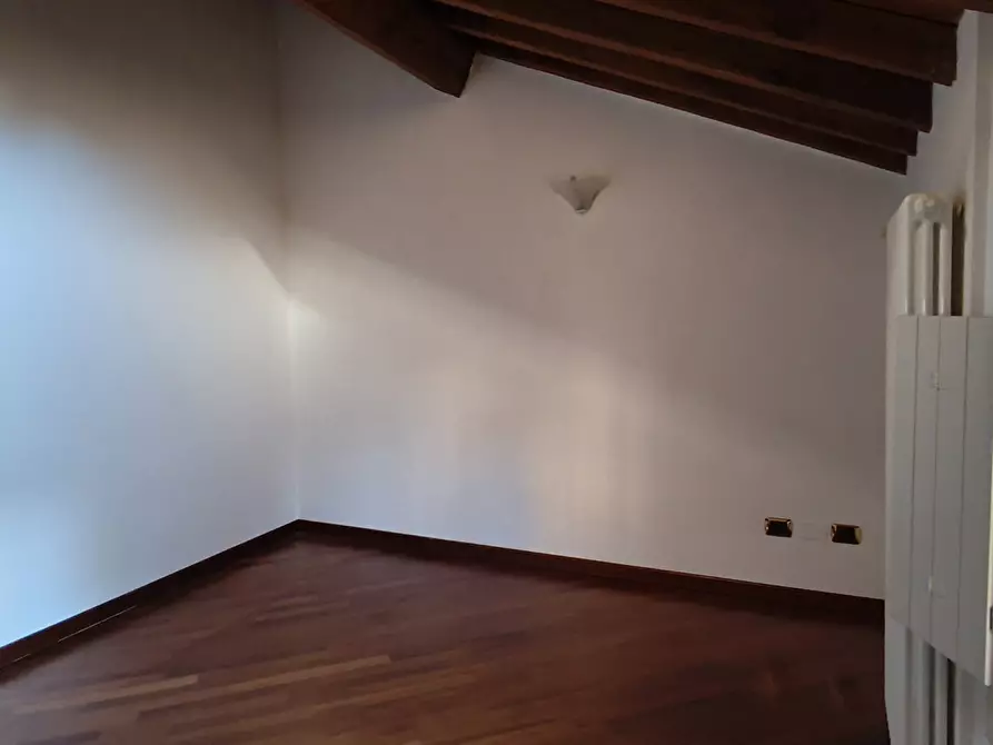 Immagine 13 di Mansarda in affitto  in via belle arti a Modena