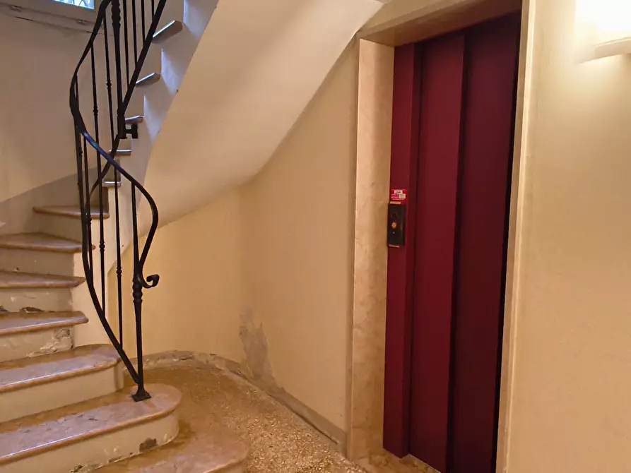 Immagine 18 di Mansarda in affitto  in via belle arti a Modena