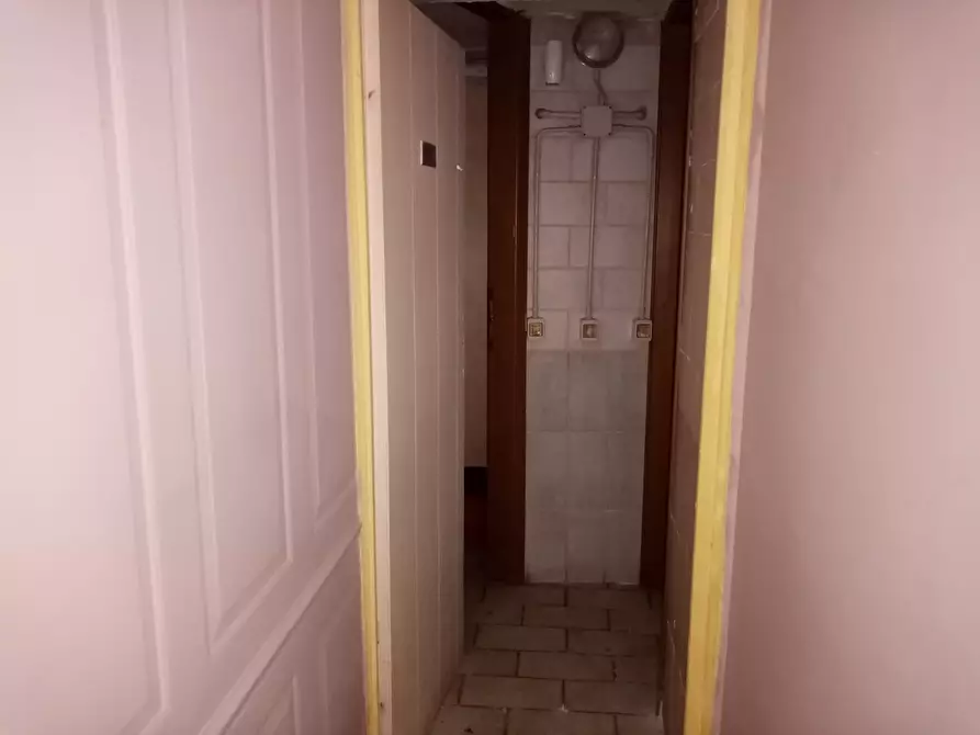 Immagine 4 di Locale commerciale in vendita  in Piazza Resistenza 10 a Terni