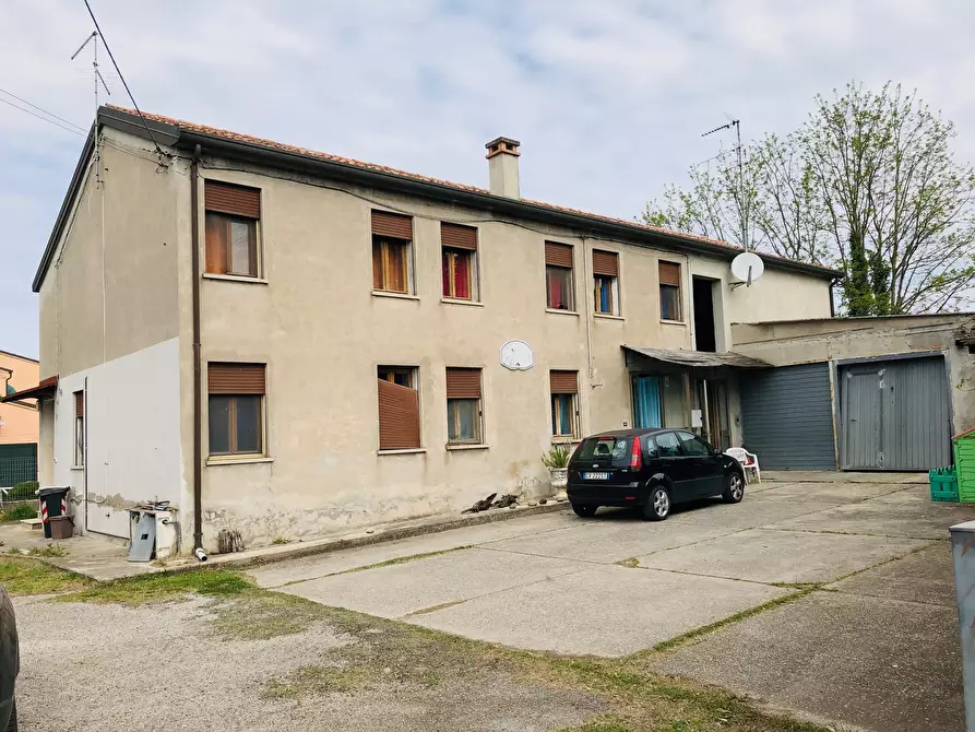 Immagine 1 di Casa indipendente in vendita  a Rovigo