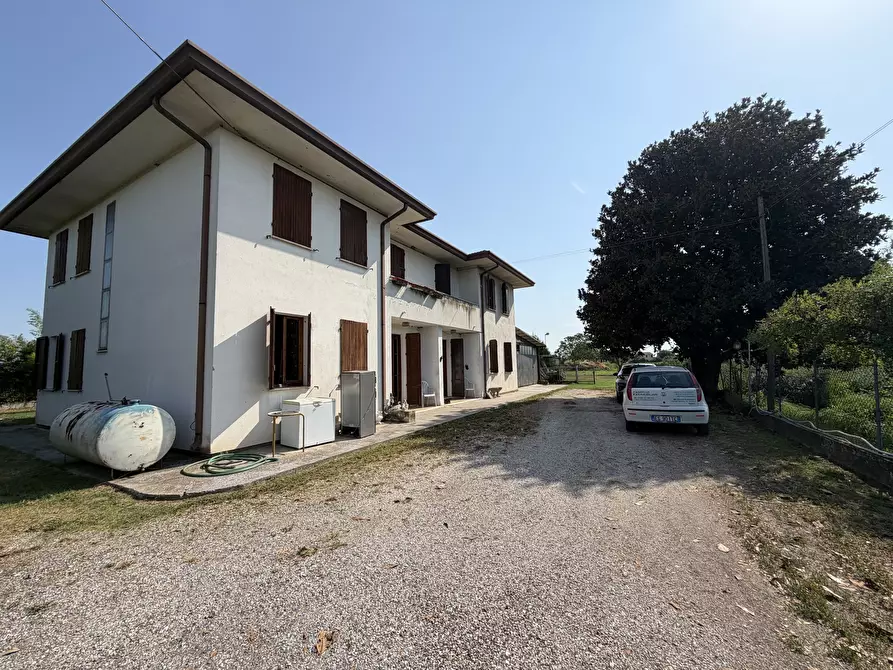 Immagine 2 di Casa indipendente in vendita  in Via Fossello a Lendinara