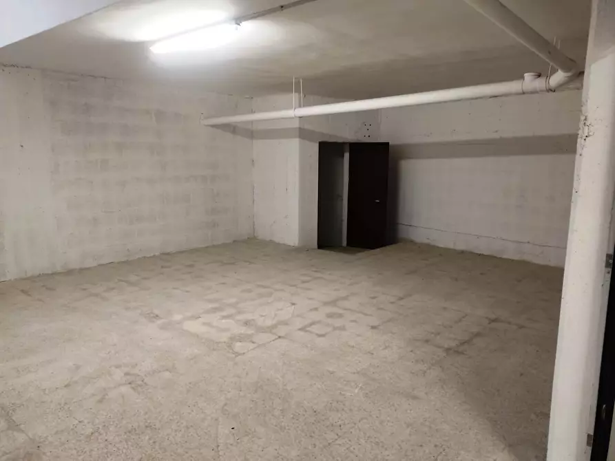 Immagine 7 di Garage in vendita  in Via Adelfia 6 a Casamassima