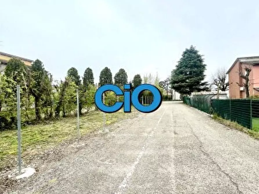 Immagine 1 di Garage in vendita  a Medicina