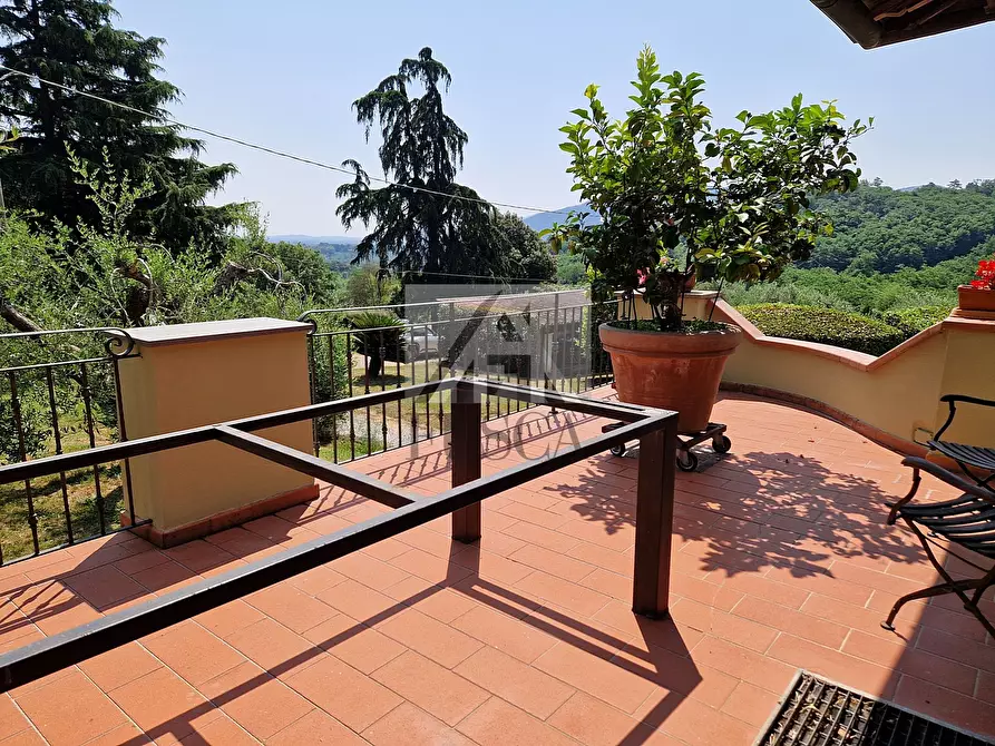 Immagine 36 di Villa in vendita  in via vecchia i a Lucca