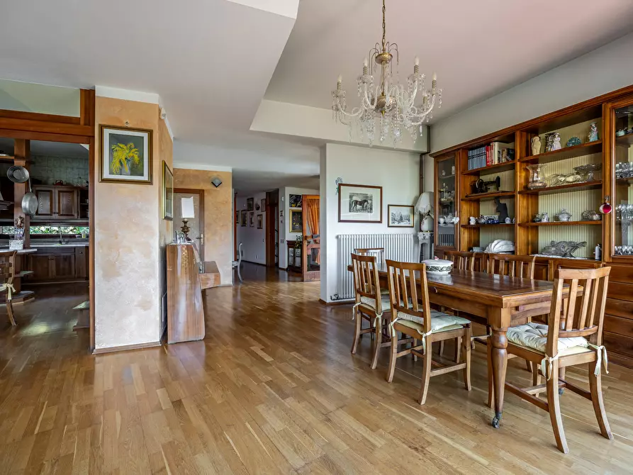 Immagine 3 di Villa in vendita  in Via dei Pellegrini a Lucca