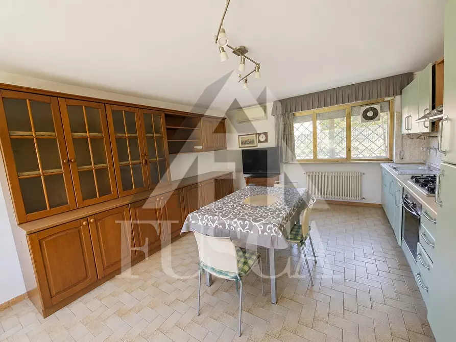 Immagine 6 di Villa in vendita  in Via G. Amendola a Lucca