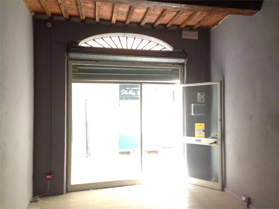 Immagine 8 di Locale commerciale in affitto  in Via Pesciatina a Capannori