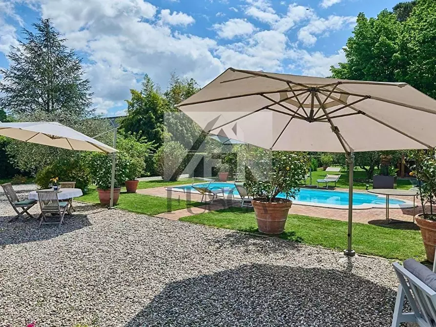 Immagine 30 di Villa in vendita  in Via Barsotto a Lucca