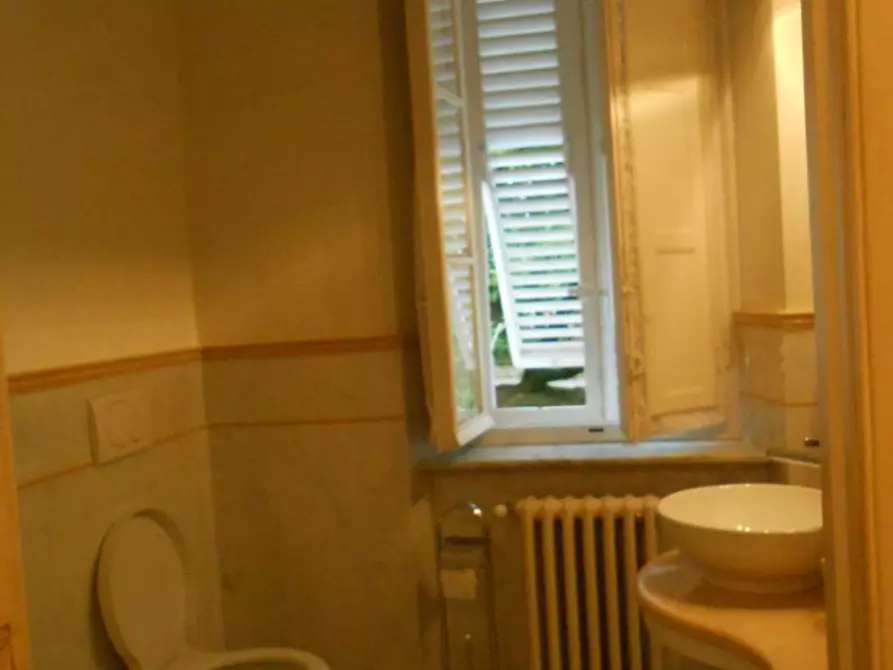 Immagine 12 di Villa in vendita  in Via Francesco Ferraris a Lucca