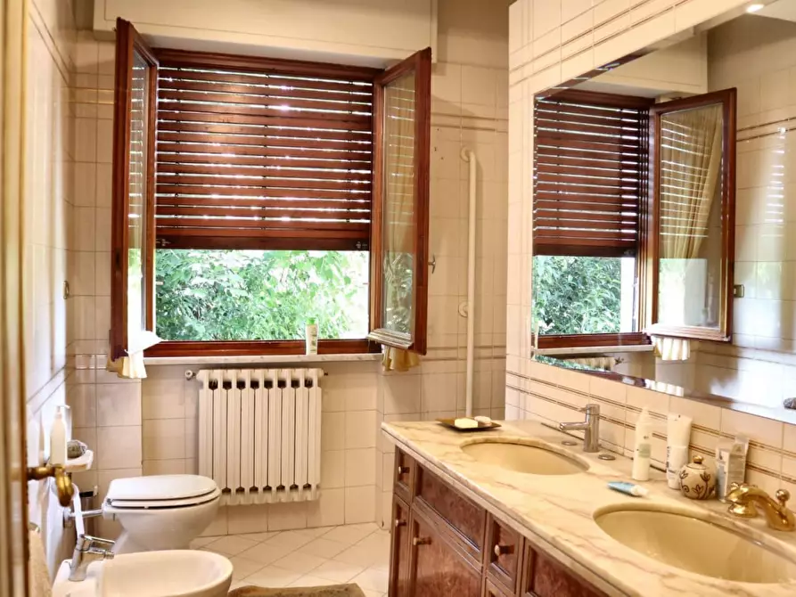 Immagine 30 di Villa in vendita  in Via Ceppo di Melo a Lucca