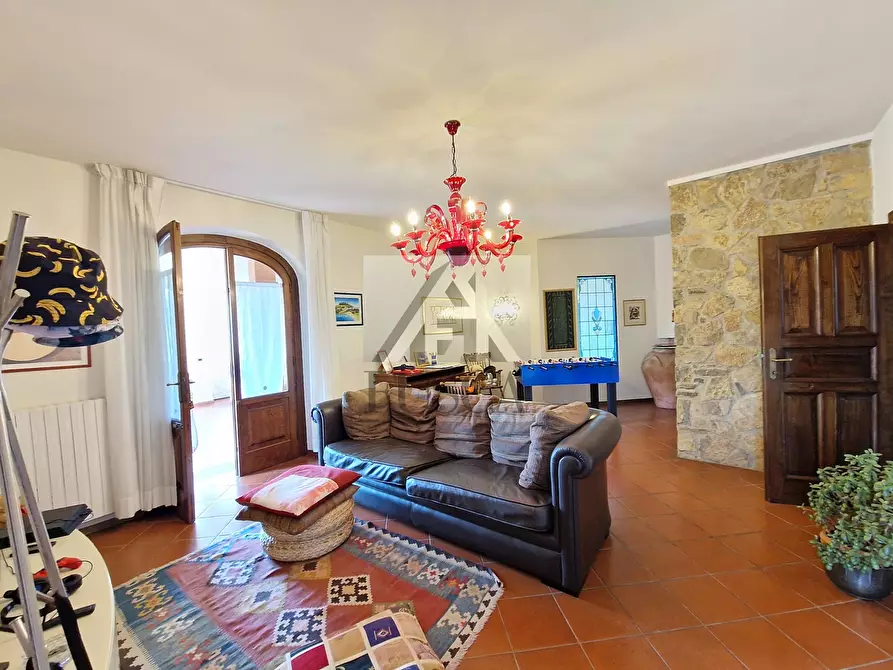 Immagine 42 di Villa in vendita  in via vecchia i a Lucca